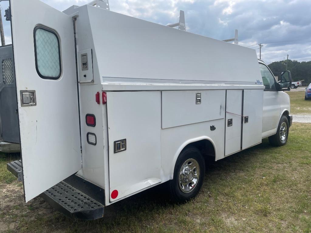 2010 Chevrolet Express's photo